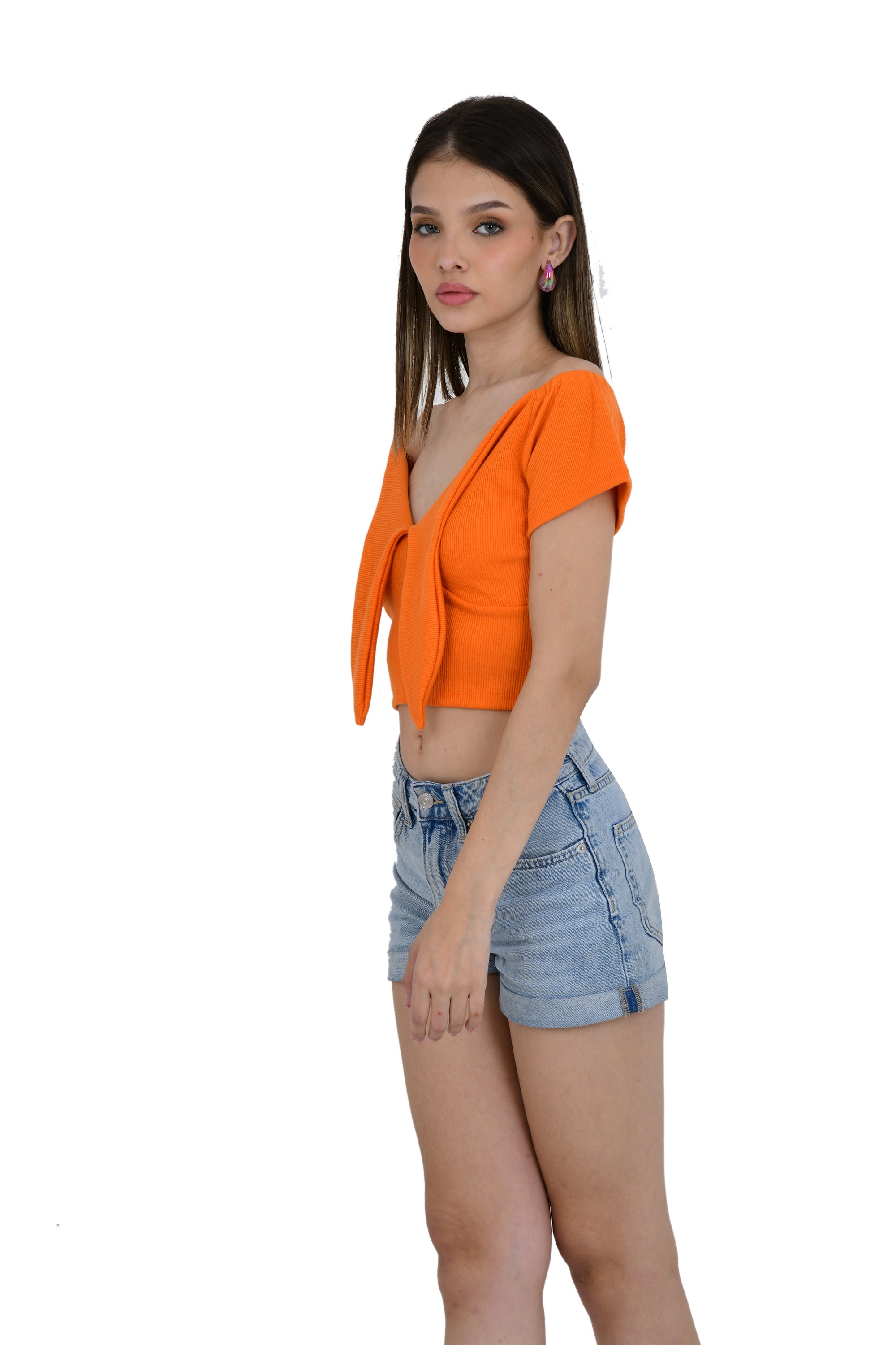 CROP TOP WITH FRONT KNOT STYLE