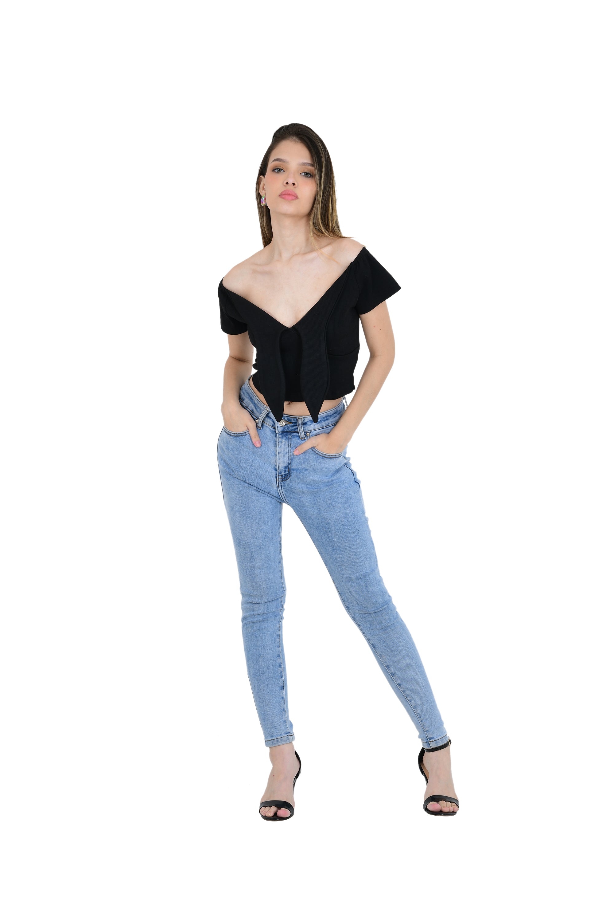 CROP TOP WITH FRONT KNOT STYLE