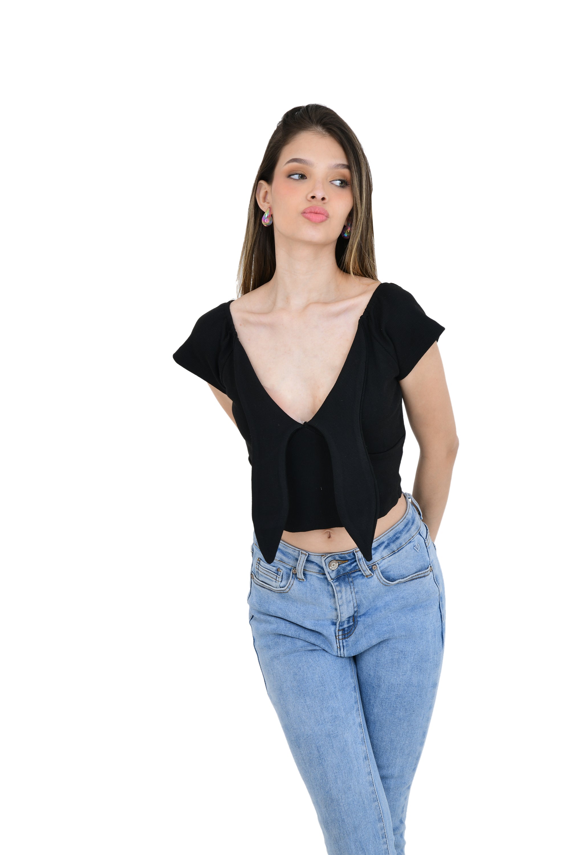 CROP TOP WITH FRONT KNOT STYLE
