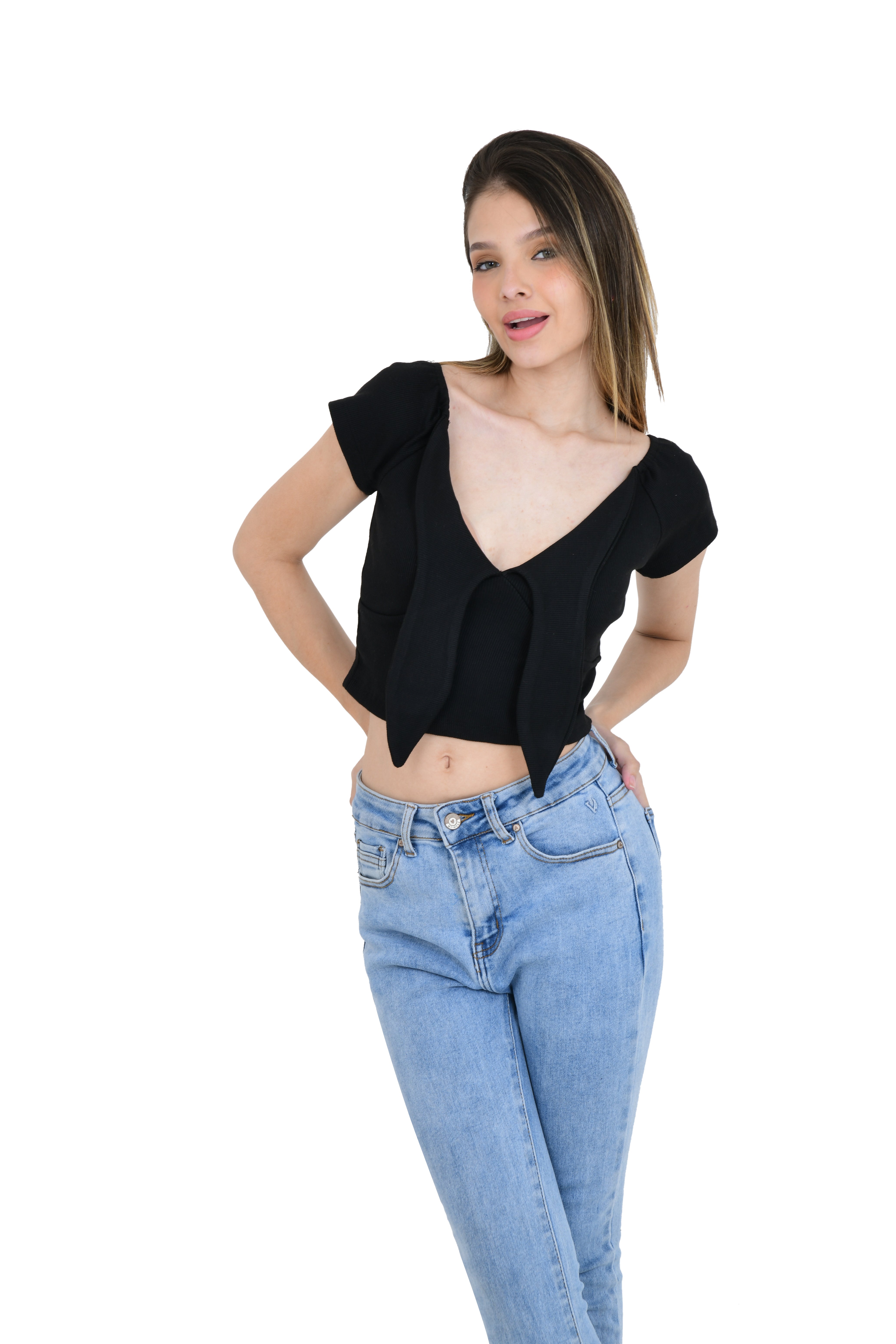 CROP TOP WITH FRONT KNOT STYLE